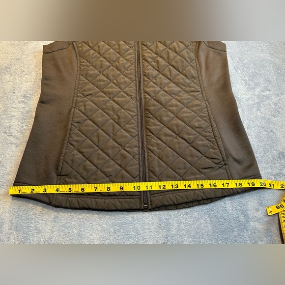 Van Heusen•insulated full-zip vest•women’s small•polyester•gray•quilted•pockets - Picture 9 of 13